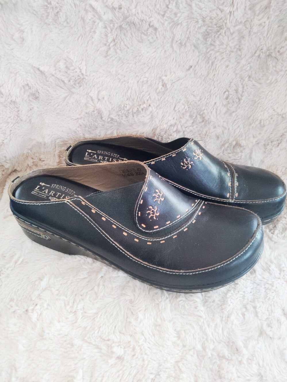 L'ATISTE, Spring Step Chino Slip On Shoes. Size 42 (US 10.5-11)
